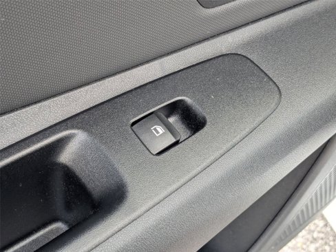 Used 2024 Hyundai Elantra Limited image 29