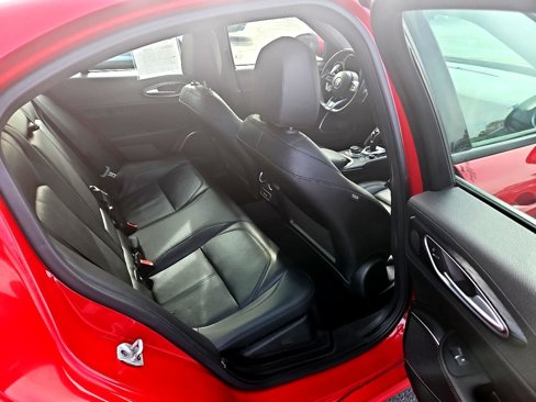 Used 2022 Alfa Romeo Giulia Sprint image 11