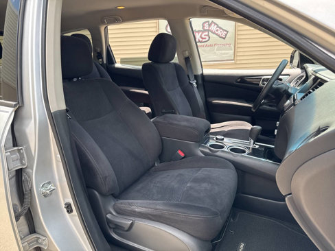 Used 2013 Nissan Pathfinder S image 19