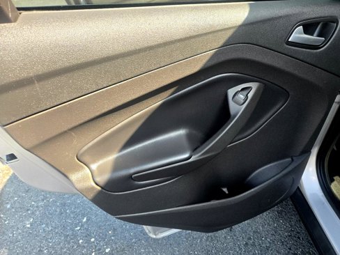 Used 2017 Ford Escape SE image 40
