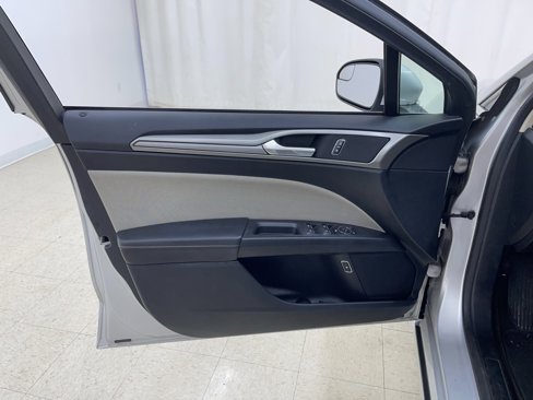 Used 2018 Ford Fusion S image 16