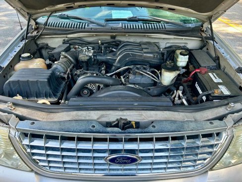Used 2005 Ford Explorer XLT image 7