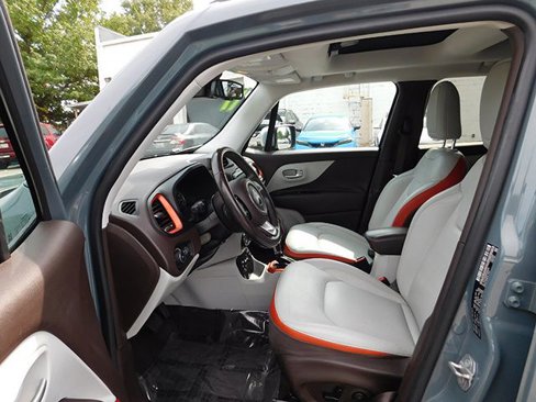 Used 2017 Jeep Renegade Limited image 16