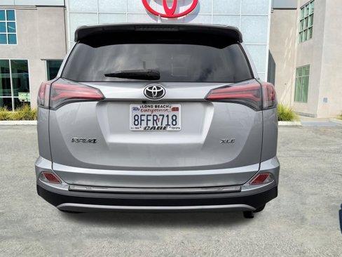Used 2018 Toyota RAV4 XLE image 7