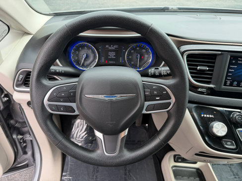 Used 2020 Chrysler Voyager LX image 26