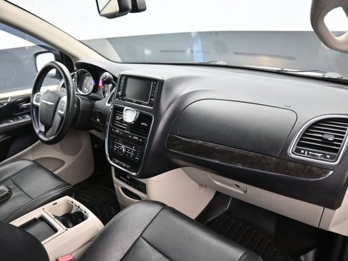 Used 2015 Chrysler Town & Country Touring-L w/ Driver Convenience Group image 58