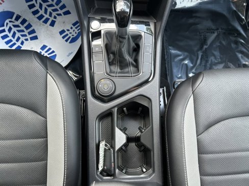 Used 2022 Volkswagen Taos SEL image 16