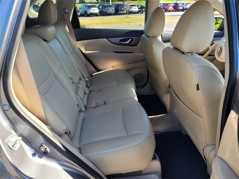 Used 2015 Nissan Rogue SV image 11