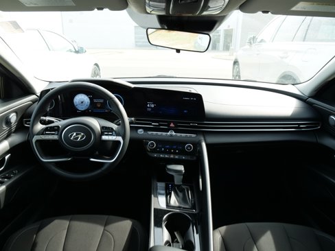 Certified 2023 Hyundai Elantra SEL w/ Convenience Package image 16