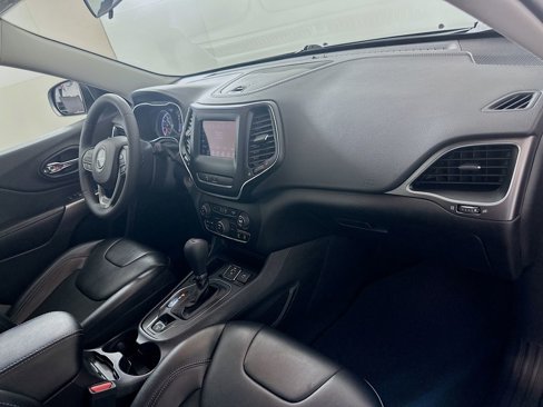Used 2020 Jeep Cherokee Latitude Plus image 29