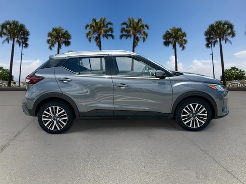 Certified 2024 Nissan Kicks SV image 4