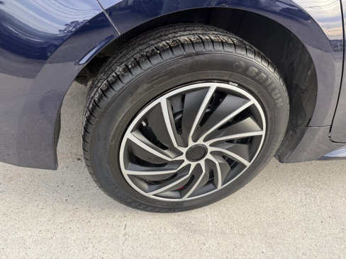 Used 2021 Toyota Corolla LE image 18