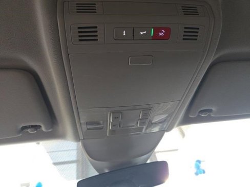 Certified 2024 Volkswagen Taos SE image 22