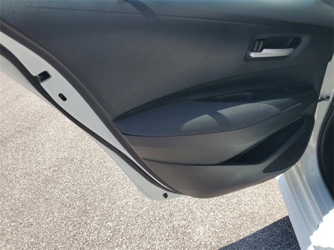 Used 2021 Toyota Corolla LE image 30