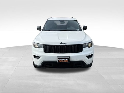 Used 2020 Jeep Grand Cherokee Laredo image 2