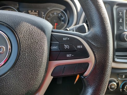 Used 2016 Jeep Cherokee Sport image 24