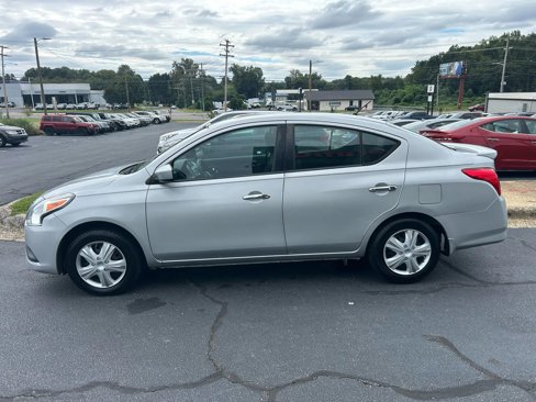 Used 2016 Nissan Versa SV image 4