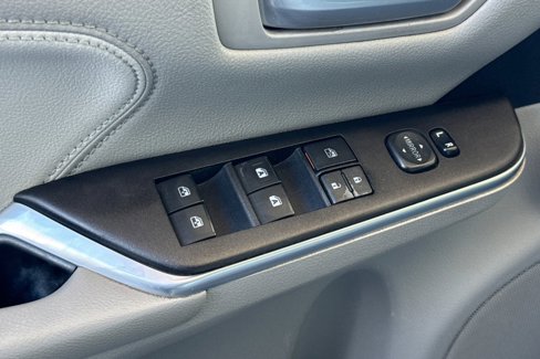 Used 2016 Toyota Camry XLE image 11
