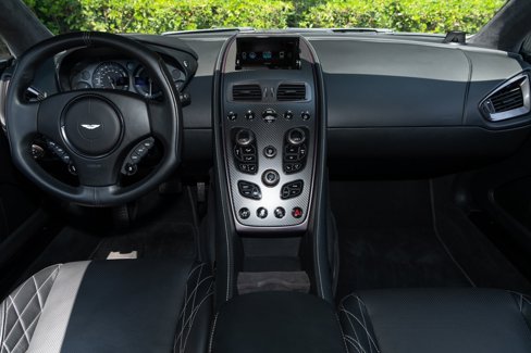 Used 2018 Aston Martin Vanquish S image 19