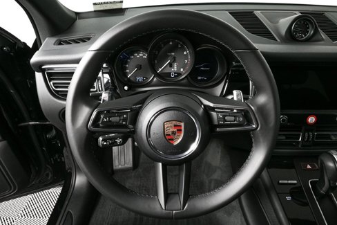 Used 2025 Porsche Macan image 8