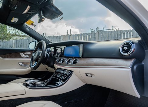 Used 2017 Mercedes-Benz E 300 4MATIC image 31