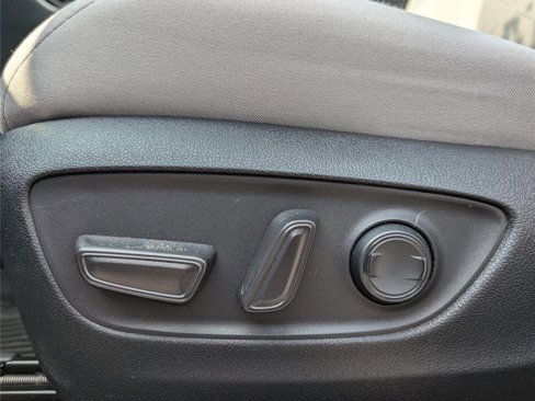 Used 2022 Toyota RAV4 XLE image 21