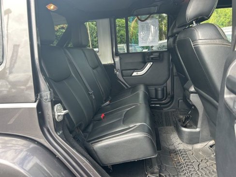Used 2016 Jeep Wrangler Unlimited Rubicon image 32