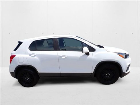 Used 2017 Chevrolet Trax LS image 3