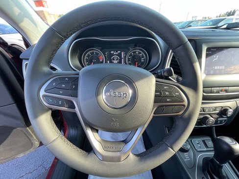 Used 2020 Jeep Cherokee Latitude Plus image 18