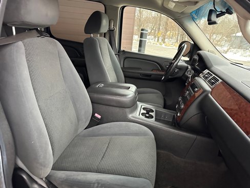 Used 2008 Chevrolet Suburban 2500 LT w/ Convenience Package 1 image 17