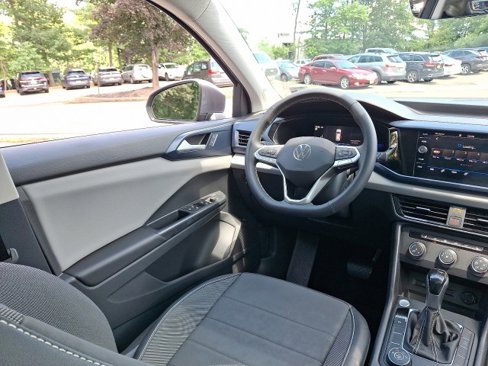 Certified 2022 Volkswagen Taos SE w/ Panoramic Sunroof Package image 14