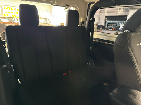 Used 2016 Jeep Wrangler Rubicon w/ Power Convenience Group image 39