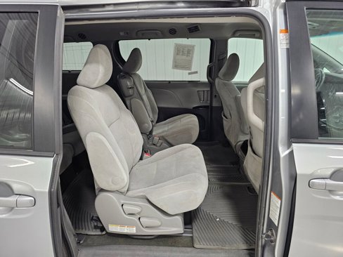 Used 2015 Toyota Sienna LE image 10