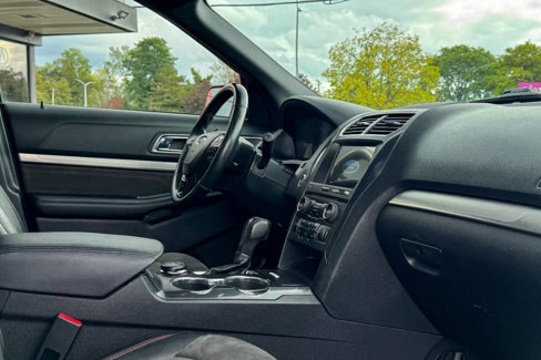 Used 2018 Ford Explorer XLT w/ Equipment Group 202A image 12