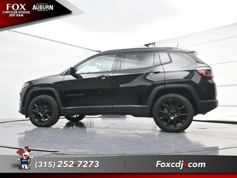 Used 2023 Jeep Compass Latitude w/ Convenience Group image 18