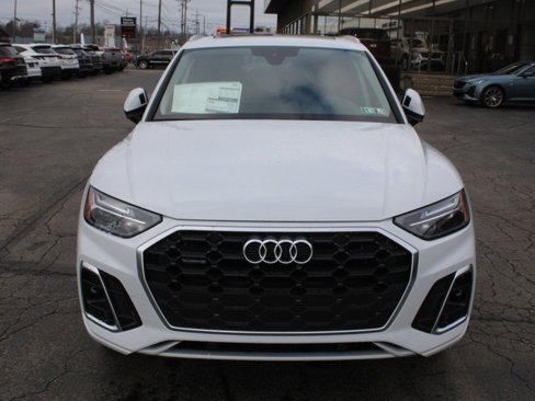 Used 2024 Audi Q5 2.0T Premium w/ Convenience Package image 2