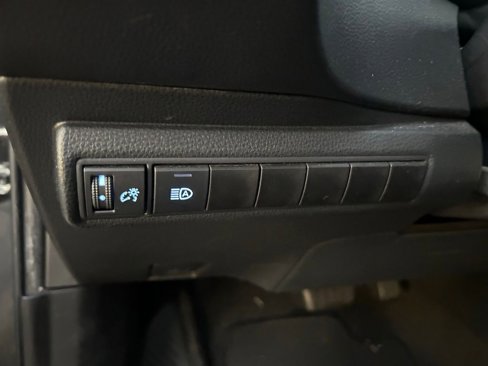 Used 2021 Toyota Corolla LE image 17