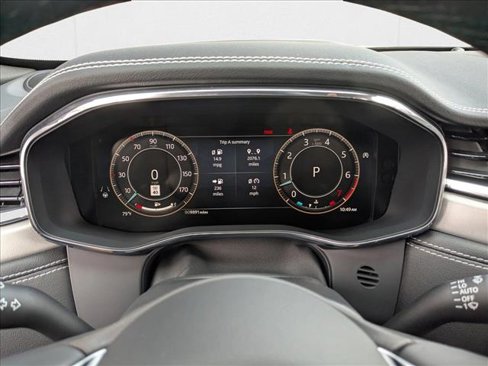 Used 2024 Jaguar F-PACE R-Dynamic S image 11