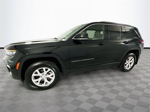 Certified 2022 Jeep Grand Cherokee Limited w/ Luxury Tech Group II image 4
