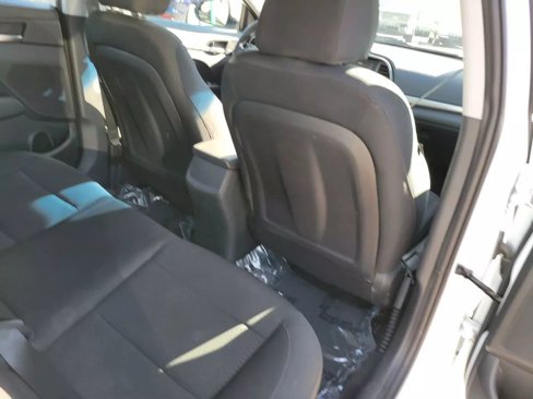 Used 2020 Hyundai Elantra SE image 19