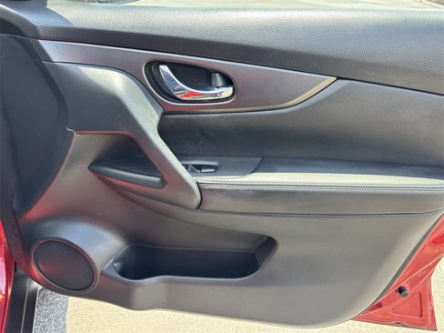 Used 2016 Nissan Rogue SV image 22