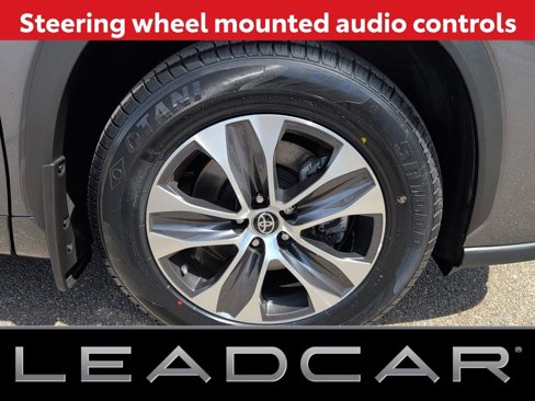 Used 2022 Toyota Highlander XLE image 9