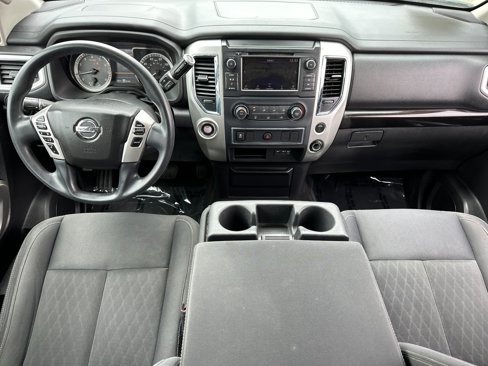 Used 2019 Nissan Titan SV image 12