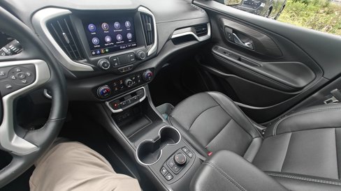 Used 2024 GMC Terrain SLT image 25