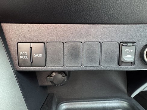 Used 2016 Toyota RAV4 XLE image 22