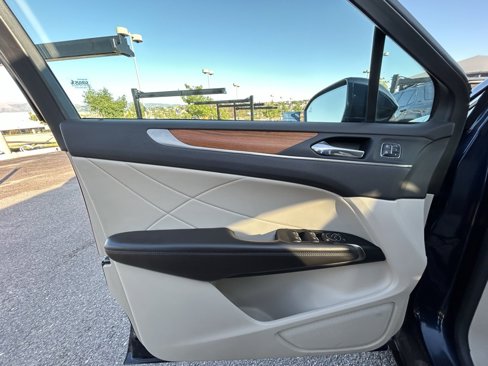 Used 2017 Lincoln MKC Select w/ Select Plus Package image 11