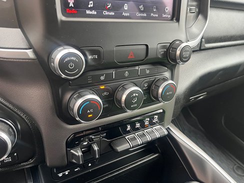 Used 2019 RAM 1500 Big Horn image 32