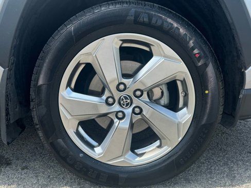 Used 2019 Toyota RAV4 Limited image 13