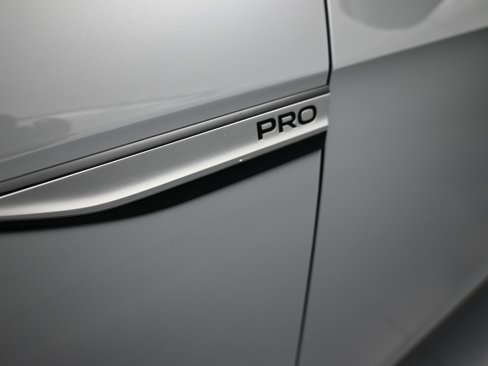 Used 2022 Volkswagen ID.4 Pro image 11