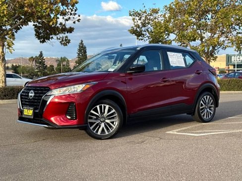 Used 2023 Nissan Kicks SV image 2